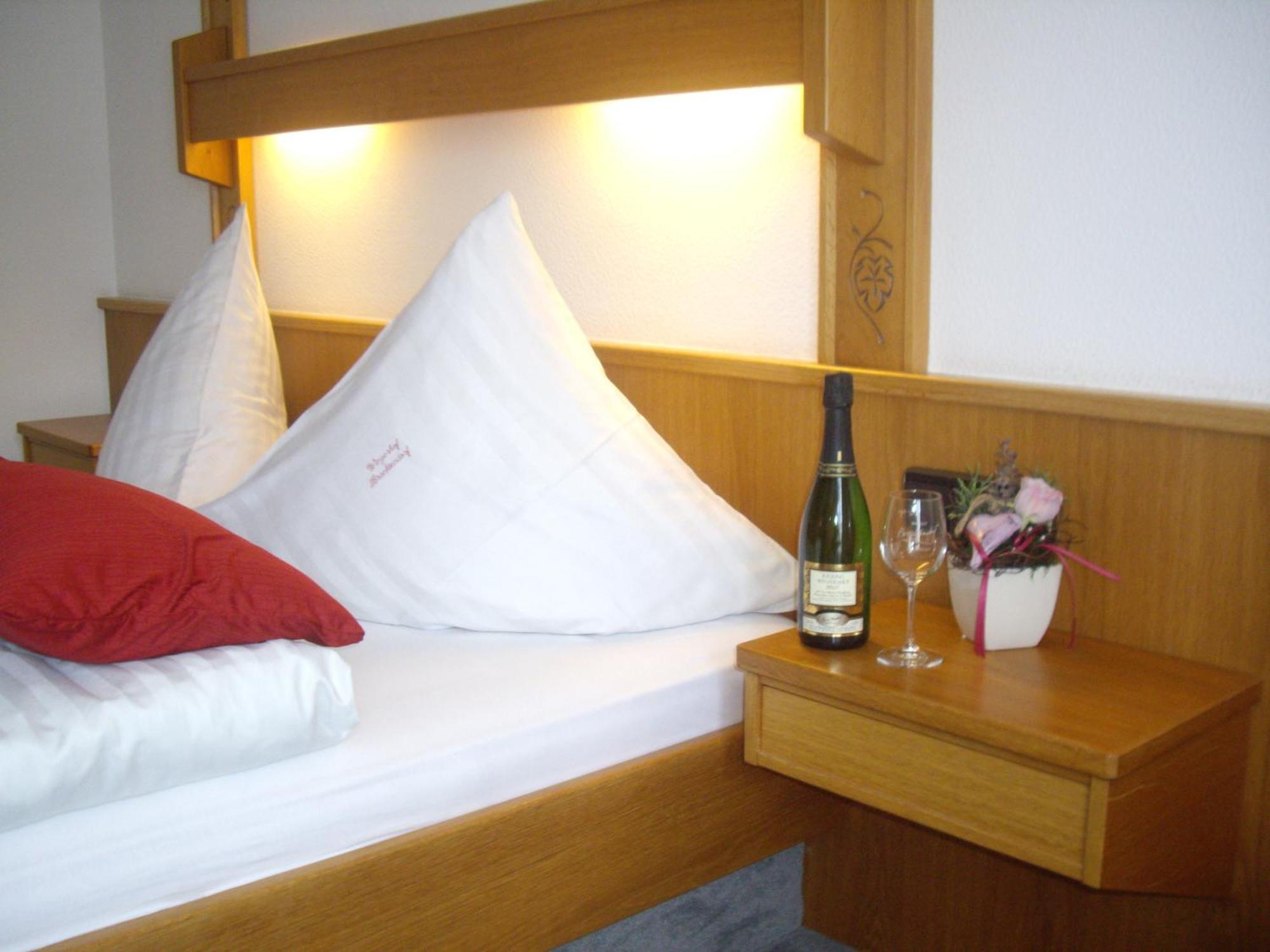 Hotel Winzerhof Brachtendorf Alken